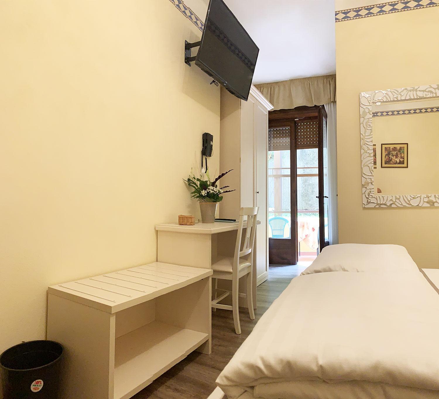 Hotel Rabay เบรนโซเน ซูล การ์ดา ภายนอก รูปภาพ